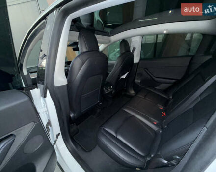 Білий Тесла Model Y, об'ємом двигуна 0 л та пробігом 166 тис. км за 21300 $, фото 10 на Automoto.ua