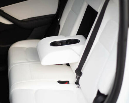 Белый Тесла Model Y, объемом двигателя 0 л и пробегом 55 тыс. км за 33000 $, фото 40 на Automoto.ua