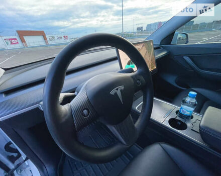 Белый Тесла Model Y, объемом двигателя 0 л и пробегом 97 тыс. км за 34500 $, фото 37 на Automoto.ua