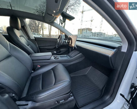 Білий Тесла Model Y, об'ємом двигуна 0 л та пробігом 105 тис. км за 24900 $, фото 19 на Automoto.ua