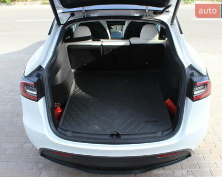 Белый Тесла Model Y, объемом двигателя 0 л и пробегом 67 тыс. км за 27000 $, фото 14 на Automoto.ua