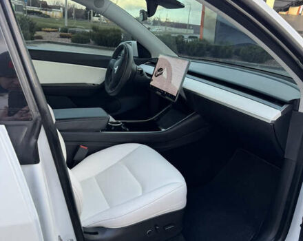 Білий Тесла Model Y, об'ємом двигуна 0 л та пробігом 83 тис. км за 24500 $, фото 17 на Automoto.ua