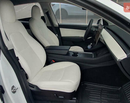 Білий Тесла Model Y, об'ємом двигуна 0 л та пробігом 74 тис. км за 25900 $, фото 8 на Automoto.ua