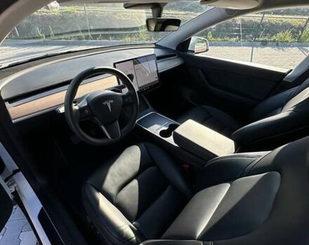 Тесла Model Y 2021 в Киеве на Automoto.ua Белый Тесла Model Y, объемом двигателя 0 л и пробегом 51 тыс. км за 27500 $, фото 7 на Automoto.ua