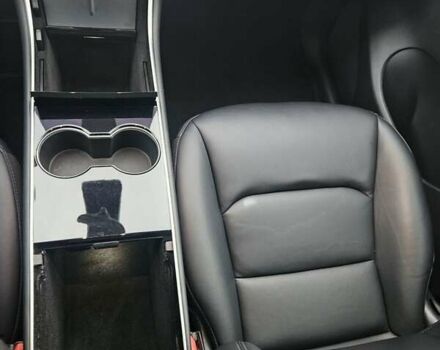 Тесла Model Y 2021 в Ровно на Automoto.ua Белый Тесла Model Y, объемом двигателя 0 л и пробегом 133 тыс. км за 22000 $, фото 9 на Automoto.ua