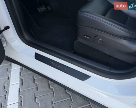 Тесла Model Y 2021 в Хмельницком на Automoto.ua Белый Тесла Model Y, объемом двигателя 0 л и пробегом 83 тыс. км за 25499 $, фото 46 на Automoto.ua