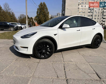 Білий Тесла Model Y, об'ємом двигуна 0 л та пробігом 15 тис. км за 27500 $, фото 1 на Automoto.ua