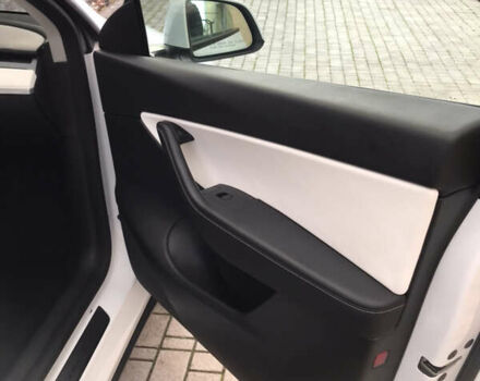 Белый Тесла Model Y, объемом двигателя 0 л и пробегом 31 тыс. км за 30000 $, фото 5 на Automoto.ua