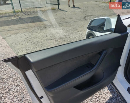 Белый Тесла Model Y, объемом двигателя 0 л и пробегом 133 тыс. км за 25950 $, фото 9 на Automoto.ua