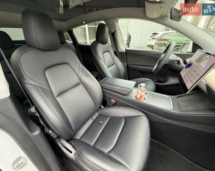 Белый Тесла Model Y, объемом двигателя 0 л и пробегом 68 тыс. км за 24900 $, фото 21 на Automoto.ua