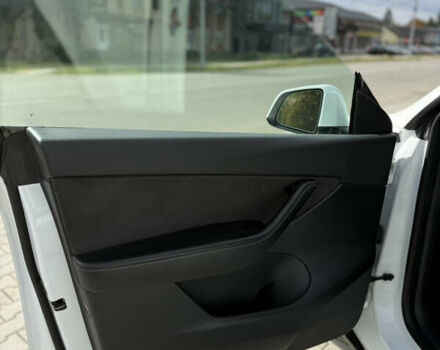 Білий Тесла Model Y, об'ємом двигуна 0 л та пробігом 69 тис. км за 21500 $, фото 6 на Automoto.ua