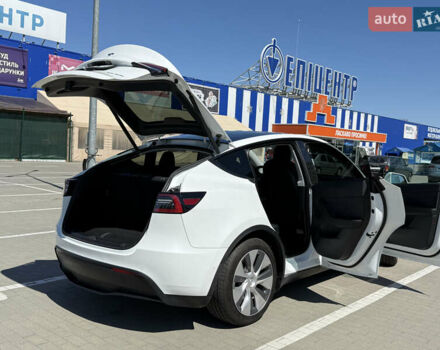 Белый Тесла Model Y, объемом двигателя 0 л и пробегом 110 тыс. км за 27750 $, фото 25 на Automoto.ua