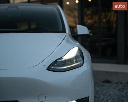 Белый Тесла Model Y, объемом двигателя 0 л и пробегом 69 тыс. км за 27500 $, фото 11 на Automoto.ua