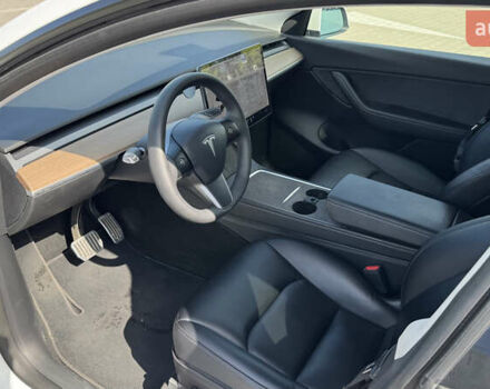 Белый Тесла Model Y, объемом двигателя 0 л и пробегом 44 тыс. км за 28500 $, фото 14 на Automoto.ua