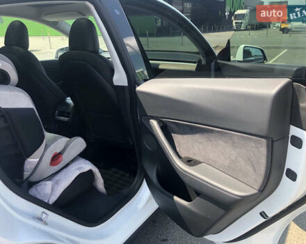 Белый Тесла Model Y, объемом двигателя 0 л и пробегом 55 тыс. км за 24500 $, фото 8 на Automoto.ua