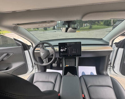 Белый Тесла Model Y, объемом двигателя 0 л и пробегом 128 тыс. км за 24999 $, фото 22 на Automoto.ua