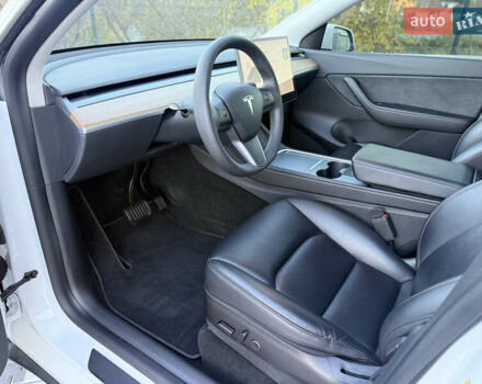 Тесла Model Y 2021 в Хмельницком на Automoto.ua Белый Тесла Model Y, объемом двигателя 0 л и пробегом 83 тыс. км за 25499 $, фото 42 на Automoto.ua