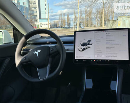 Белый Тесла Model Y, объемом двигателя 0 л и пробегом 61 тыс. км за 34500 $, фото 4 на Automoto.ua