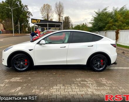 Тесла Model Y 2021 в Ирпене на Automoto.ua Белый Тесла Model Y, объемом двигателя 0 л и пробегом 80 тыс. км за 26700 $, фото 6 на Automoto.ua