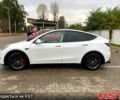 Тесла Model Y 2021 в Ирпене на Automoto.ua Белый Тесла Model Y, объемом двигателя 0 л и пробегом 80 тыс. км за 26700 $, фото 6 на Automoto.ua