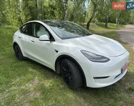 Белый Тесла Model Y, объемом двигателя 0 л и пробегом 75 тыс. км за 26000 $, фото 3 на Automoto.ua
