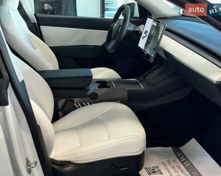 Белый Тесла Model Y, объемом двигателя 0 л и пробегом 1 тыс. км за 29500 $, фото 24 на Automoto.ua