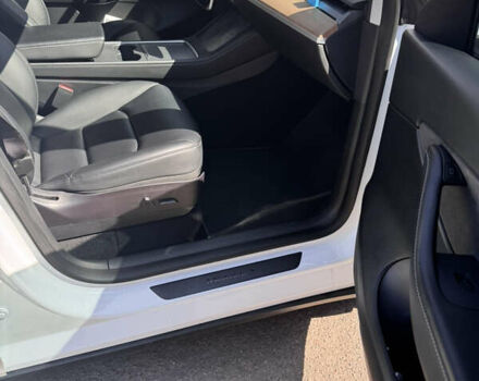 Белый Тесла Model Y, объемом двигателя 0 л и пробегом 65 тыс. км за 25000 $, фото 8 на Automoto.ua