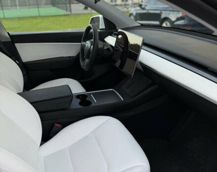 Тесла Model Y 2021 в Тернополе на Automoto.ua Белый Тесла Model Y, объемом двигателя 0 л и пробегом 107 тыс. км за 24999 $, фото 9 на Automoto.ua