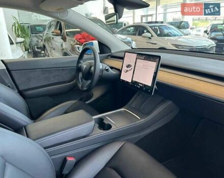 Белый Тесла Model Y, объемом двигателя 0 л и пробегом 101 тыс. км за 21500 $, фото 7 на Automoto.ua