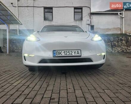 Тесла Model Y 2021 в Ровно на Automoto.ua Белый Тесла Model Y, объемом двигателя 0 л и пробегом 133 тыс. км за 22000 $, фото 25 на Automoto.ua