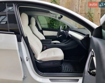 Белый Тесла Model Y, объемом двигателя 0 л и пробегом 98 тыс. км за 23699 $, фото 43 на Automoto.ua