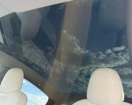 Тесла Model Y 2021 в Тернополе на Automoto.ua Белый Тесла Model Y, объемом двигателя 0 л и пробегом 107 тыс. км за 24999 $, фото 11 на Automoto.ua