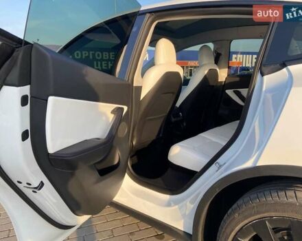 Білий Тесла Model Y, об'ємом двигуна 0 л та пробігом 41 тис. км за 24500 $, фото 10 на Automoto.ua