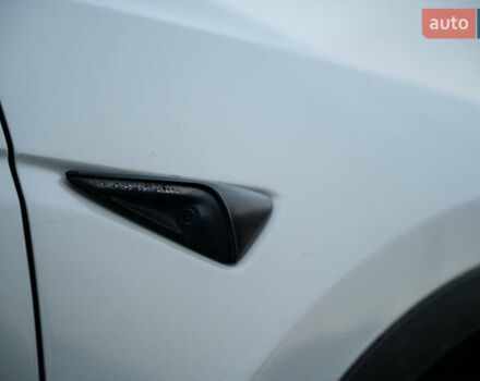 Белый Тесла Model Y, объемом двигателя 0 л и пробегом 69 тыс. км за 27500 $, фото 13 на Automoto.ua