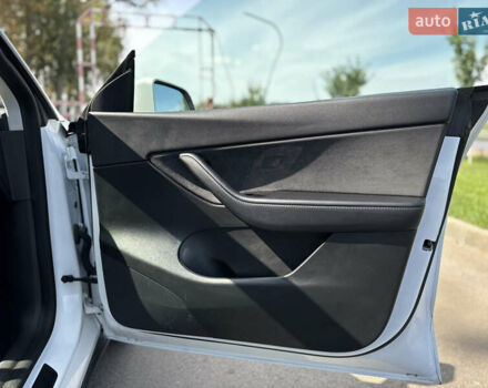 Тесла Model Y 2021 у Краматорске на Automoto.ua Білий Тесла Model Y, об'ємом двигуна 0 л та пробігом 119 тис. км за 19499 $, фото 13 на Automoto.ua