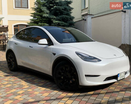 Белый Тесла Model Y, объемом двигателя 0 л и пробегом 52 тыс. км за 21900 $, фото 1 на Automoto.ua