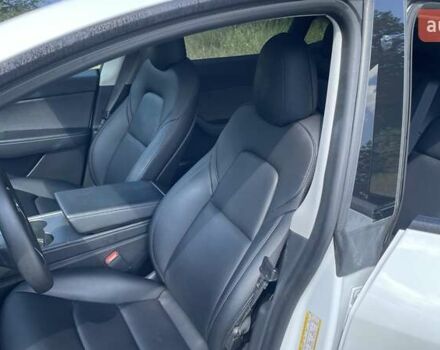 Белый Тесла Model Y, объемом двигателя 0 л и пробегом 65 тыс. км за 29999 $, фото 9 на Automoto.ua
