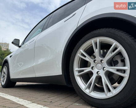 Белый Тесла Model Y, объемом двигателя 0 л и пробегом 93 тыс. км за 23000 $, фото 3 на Automoto.ua