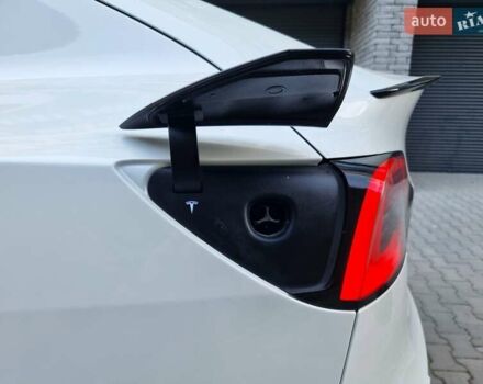 Белый Тесла Model Y, объемом двигателя 0 л и пробегом 98 тыс. км за 23699 $, фото 62 на Automoto.ua