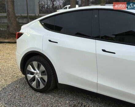 Белый Тесла Model Y, объемом двигателя 0 л и пробегом 128 тыс. км за 22600 $, фото 23 на Automoto.ua