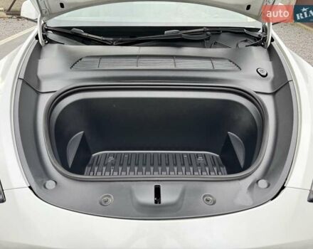 Тесла Model Y 2021 в Львове на Automoto.ua Белый Тесла Model Y, объемом двигателя 0 л и пробегом 102 тыс. км за 24500 $, фото 27 на Automoto.ua