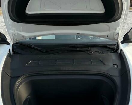 Белый Тесла Model Y, объемом двигателя 0 л и пробегом 91 тыс. км за 25500 $, фото 28 на Automoto.ua