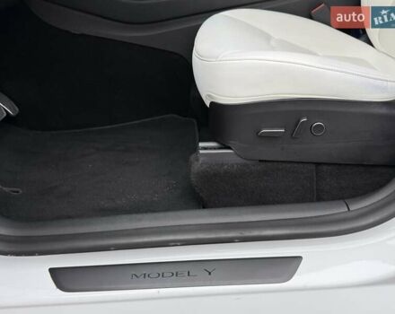 Белый Тесла Model Y, объемом двигателя 0 л и пробегом 80 тыс. км за 25500 $, фото 13 на Automoto.ua