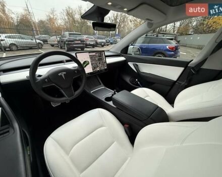 Белый Тесла Model Y, объемом двигателя 0 л и пробегом 80 тыс. км за 25500 $, фото 36 на Automoto.ua