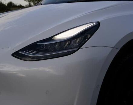 Белый Тесла Model Y, объемом двигателя 0 л и пробегом 103 тыс. км за 28400 $, фото 2 на Automoto.ua