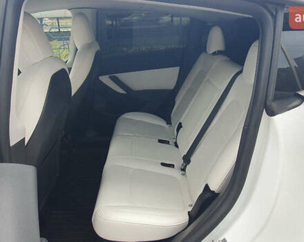 Білий Тесла Model Y, об'ємом двигуна 0 л та пробігом 74 тис. км за 25900 $, фото 14 на Automoto.ua