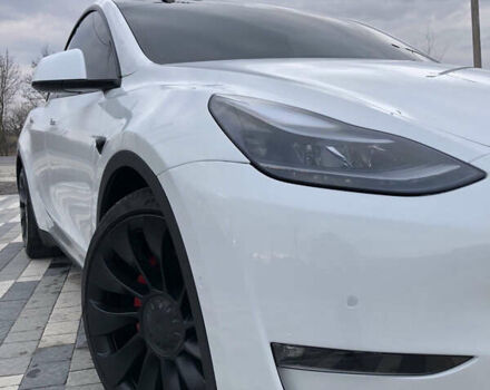 Білий Тесла Model Y, об'ємом двигуна 0 л та пробігом 63 тис. км за 22500 $, фото 1 на Automoto.ua
