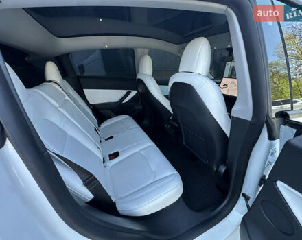 Белый Тесла Model Y, объемом двигателя 0 л и пробегом 51 тыс. км за 29500 $, фото 11 на Automoto.ua