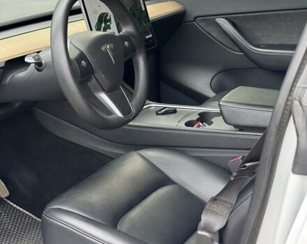 Білий Тесла Model Y, об'ємом двигуна 0 л та пробігом 79 тис. км за 26500 $, фото 16 на Automoto.ua