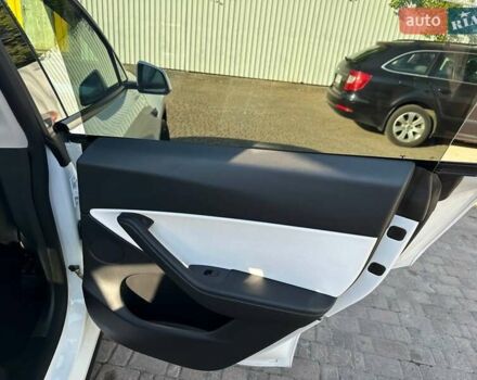 Белый Тесла Model Y, объемом двигателя 0 л и пробегом 35 тыс. км за 26699 $, фото 27 на Automoto.ua